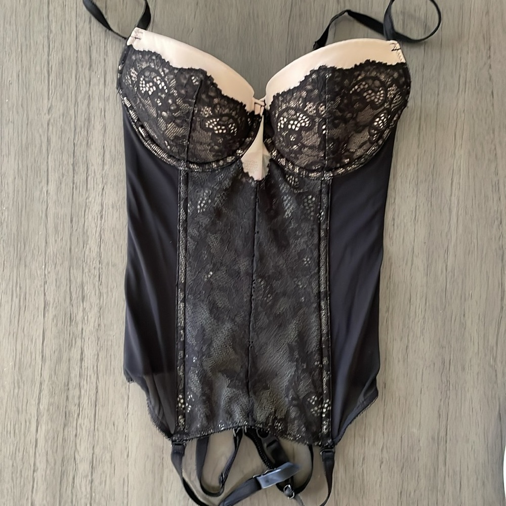 CLOSET CLOSING Victoria’s Secret very sexy lingerie garter belt black & nude 32C